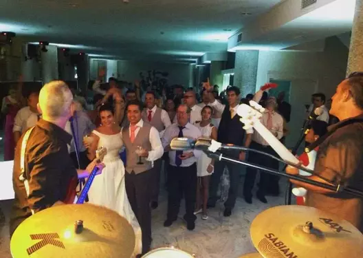 Actuación de Cuatrogatos, grupo musical para boda y eventos privados.